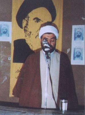 راغب راغب حرب يكتب الى والده:
نخطو خطاك حتى يلحقنا الله بكم شهداء