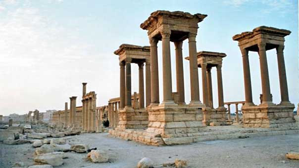 تدمر الأثرية: &rsquo;داعش&rsquo; ألحق أضرارًا جسيمة بـ &rsquo;التترابيلون&rsquo;.. والجيش السوري جنبها المزيد من الأضرار