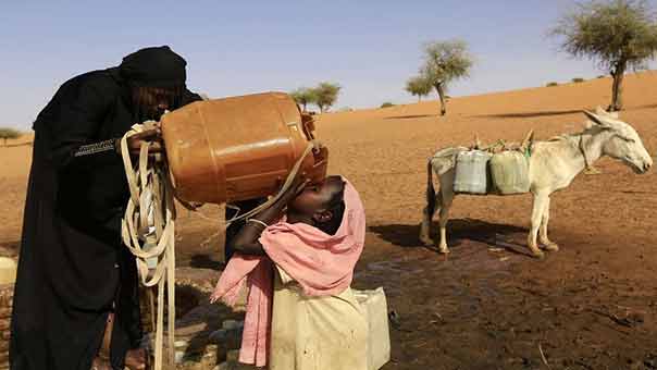 ’اليونيسيف’: ربع أطفال العالم سيحرمون من المياه بحلول عام 2040