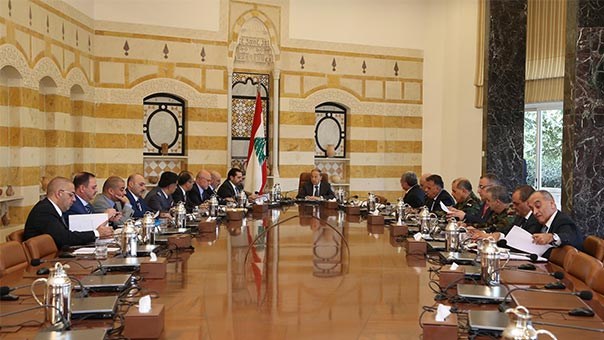 عون ترأس اجتماعاً أمنياً موسعاً في بعبدا بحضور الحريري: للحفاظ على الاستقرار الأمني