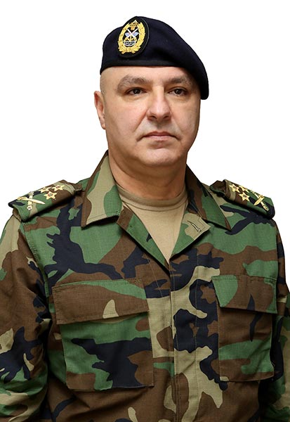 قائد الجيش من صيدا: سنرد بحزم على أية محاولة لنقل الاشتباكات إلى خارج مخيم عين الحلوة