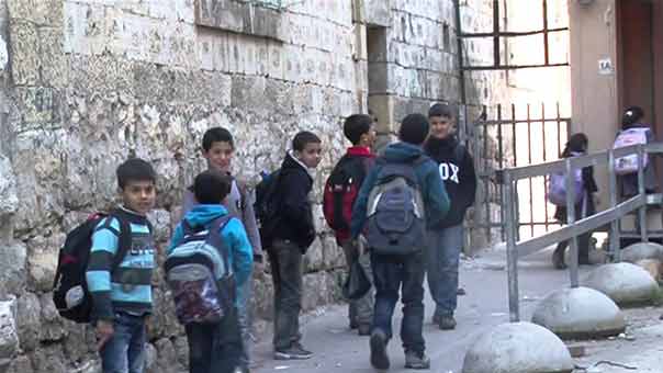 مدرسة &rsquo;قرطبة&rsquo; وسط الخليل.. شاهد آخر على صمود الفلسطينيين وتشبثهم بأرضهم