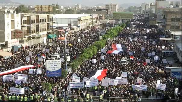 تظاهرة حاشدة بصنعاء تندد بعملاء العدوان السعودي والطابور الخامس وتطالب بإعلان حالة الطوارئ