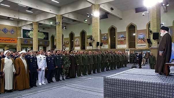  الإمام الخامنئي خلال استقباله قادة الجيش الايراني: شعبنا سيُفشل بوعيه ويقظته مخططات الأعداء للتأثير على الانتخابات
