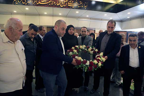 الأسير الكوبي المحرر رينيه غونسالس زار ضريح الشهيد القائد عماد مغنية والشهيد القنطار