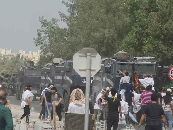 ارتقاء شهيد دفاعًا عن آية الله قاسم بعد مهاجمة قوات النظام البحريني  ساحة الفداء في الدراز