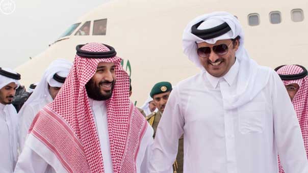 رغم الحصار.. أمير قطر يهنئ الملك سلمان ونجله