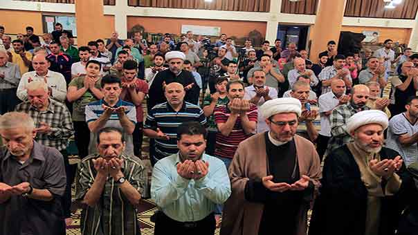 خطباء العيد شدّدوا على الوحدة ومكافحة الإرهاب