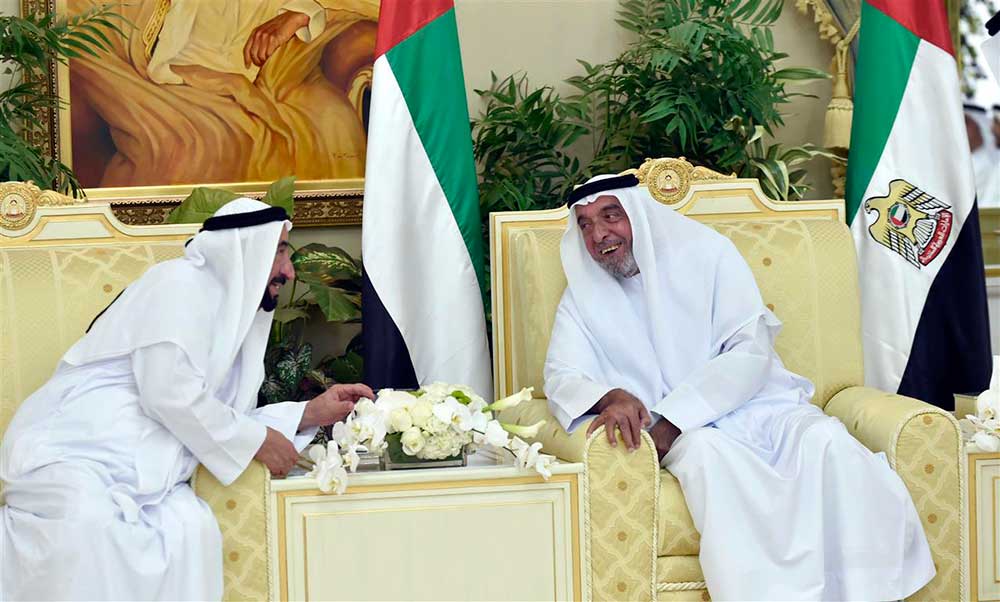 كيف بدا خليفة بن زايد بعد اختفائه عن الظهور 41 شهرًا؟