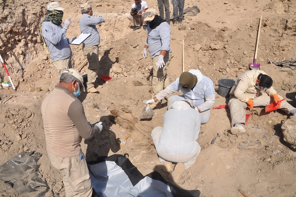 بالصور.. اكتشاف مقبرة جديدة لضحايا مجزرة سبايكر