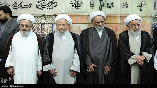 بالصور: مراسم إزالة الغبار عن المرقد الشريف للإمام الرضا (ع) بحضور الامام الخامنئي 