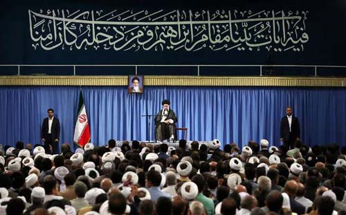 الإمام الخامنئي: الحج هو المكان الأمثل لبيان الموقف تجاه المسجد الأقصى والوجود الأمريكي الشرير في المنطقة