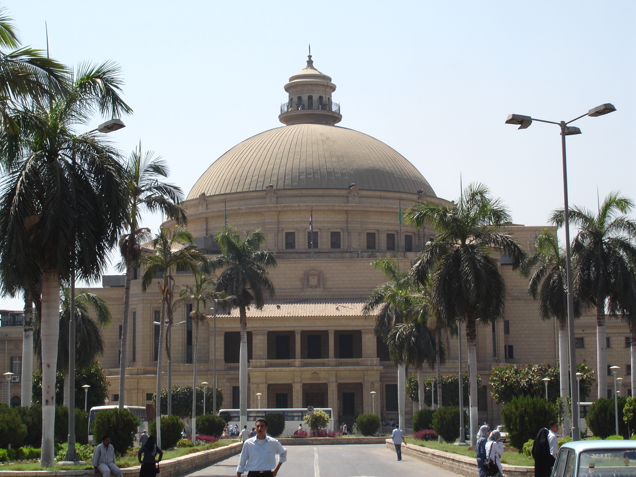 من الجنادرية إلى جامعة القاهرة