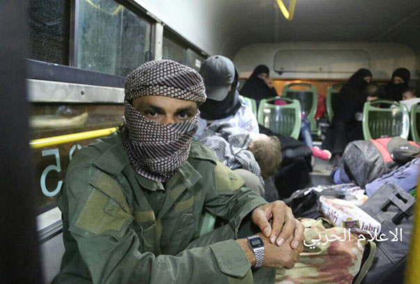 اطلاق أسرى المقاومة سيتم في معبر السعن بريف حماة.. ومشاهد جديدة لمسلحي &rsquo;النصرة&rsquo; المهزومين