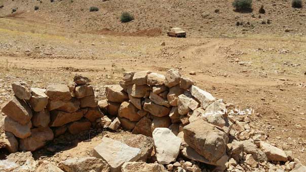 بالصور .. مخلفات &rsquo;داعش&rsquo; في المحور الشمالي بجرود القلمون الغربي بعد دحرهم من قبل الجيش السوري والمقاومة 