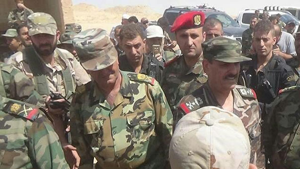 وزير الدفاع السوري متفقداً وحداته في دير الزور: معركتنا ضد الإرهاب مستمرة 

