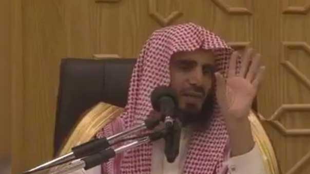 السعودية: منع داعية من الإمامة بسبب &rsquo;إثارته للرأي العام&rsquo;