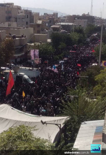 تشييع مهيب للشهيد حججي في طهران.. والإمام الخامنئي يلقي النظرة الأخيرة على جثمانه