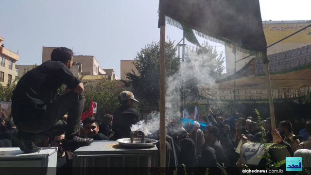 تشييع مهيب للشهيد حججي في طهران.. والإمام الخامنئي يلقي النظرة الأخيرة على جثمانه