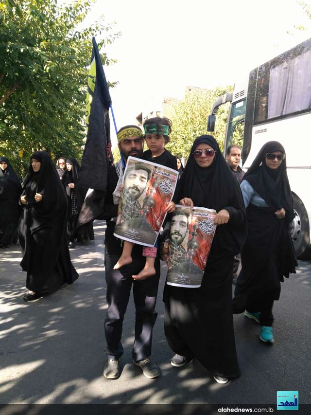 تشييع مهيب للشهيد حججي في طهران.. والإمام الخامنئي يلقي النظرة الأخيرة على جثمانه
