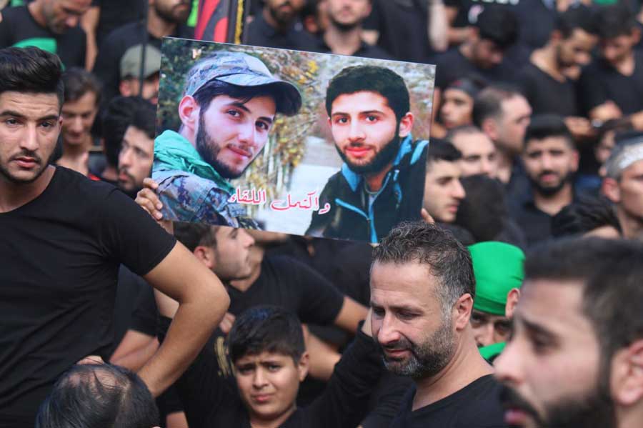 طوفان بشري في الضاحية الجنوبية..بالدموع والقبضات ’ما تركناك يا حسين’