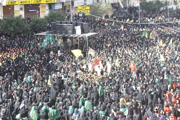 طوفان بشري في الضاحية الجنوبية..بالدموع والقبضات ’ما تركناك يا حسين’
