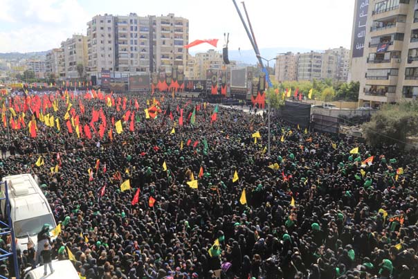 طوفان بشري في الضاحية الجنوبية..بالدموع والقبضات ’ما تركناك يا حسين’