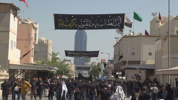 البحرينيون يحيون عاشوراء رغم المنع

