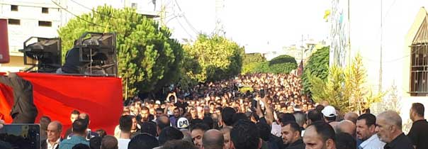 حزب الله وأهالي بلدة العين البقاعية يشيّعون الشهيد القائد علي الهادي العاشق 

