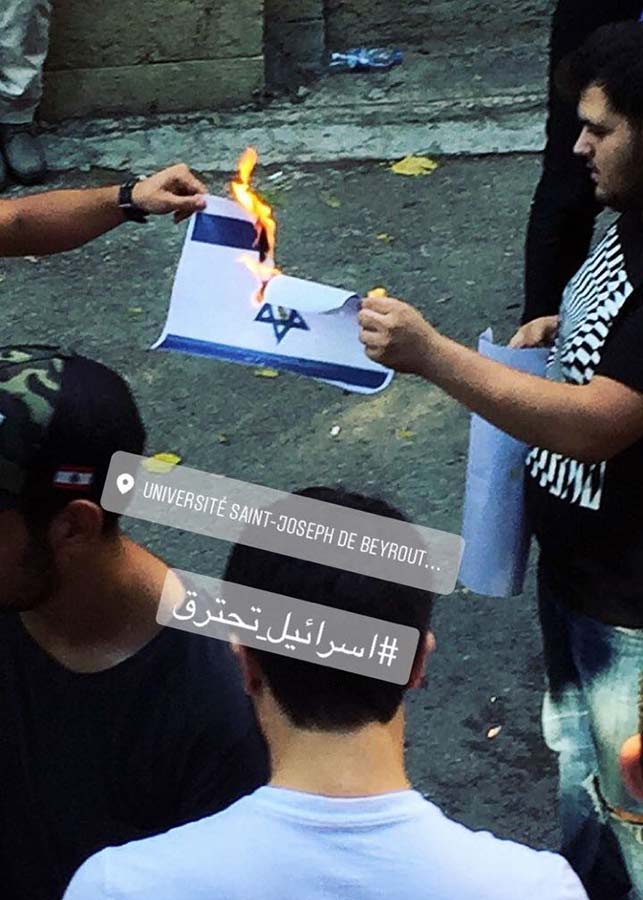 احتجاجات طلابية قاطعت لقاء دويري في &rsquo;اليسوعية&rsquo;