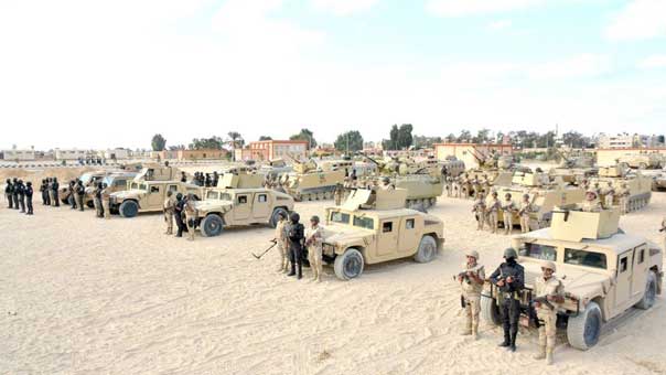 الجيش المصري يعلن قتل 6 مسلحين أثناء مداهمة بؤرة ’إرهابية’ في شمال سيناء