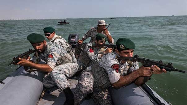 بالصور… تدريبات مغاوير القوة البحرية الايرانية