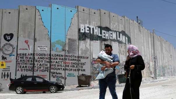 الفنّ أسلوب فلسطيني آخر لتعريف العالم بأسوء جدار عازل!