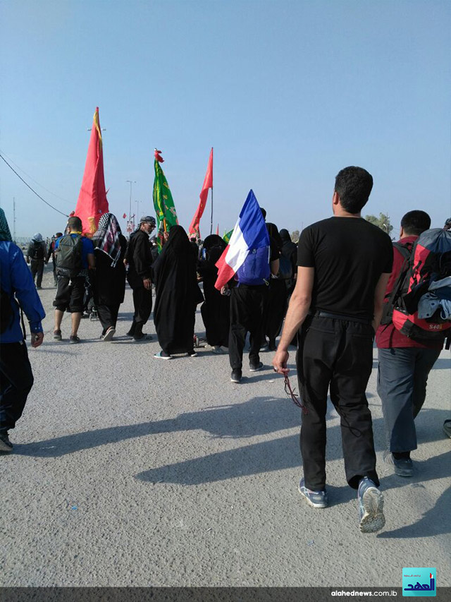 بالصور.. العهد يرافق &rsquo;المشاية&rsquo; على الطريق نحو كربلاء المقدسة