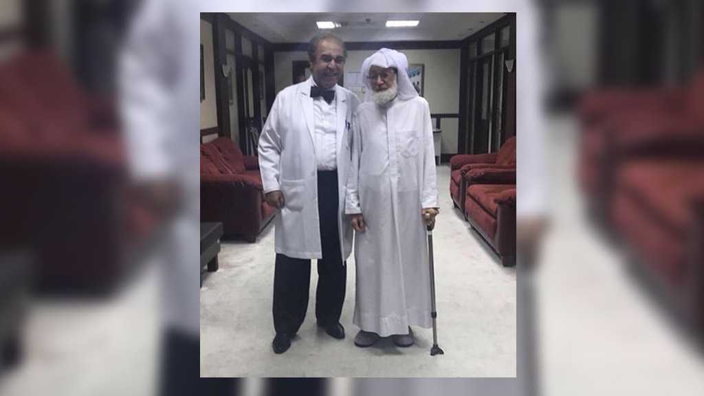 هل أجبر النظام البحريني آية الله قاسم على التقاط صورة مع طبيب سيّء الصيت؟