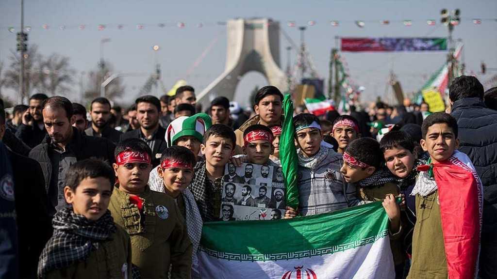 الشباب الايرانيون يسطرون ملحمة في دعم الثورة الاسلامية