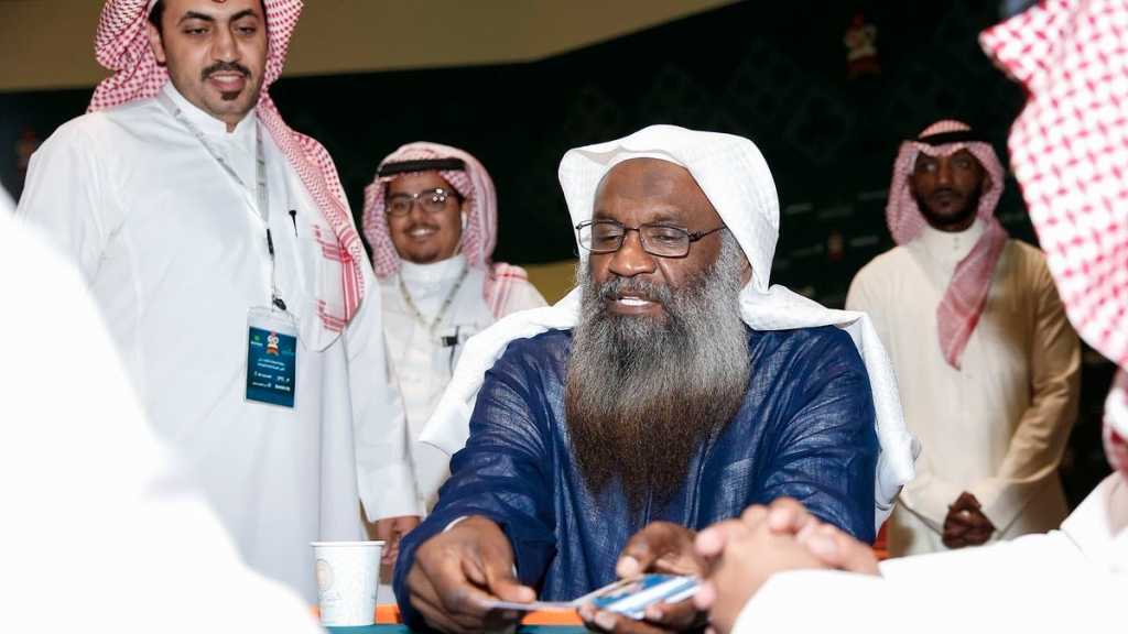 من إمام الحرم المكي الى لاعب بلوت