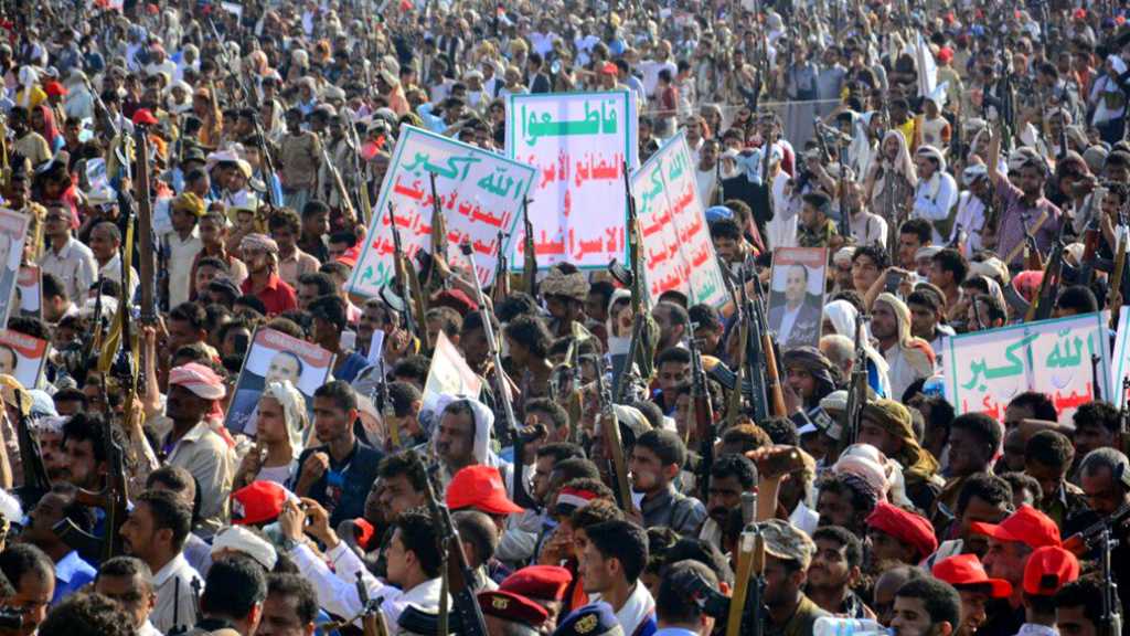 حضور جماهيري كبير في مسيرة البنادق في الحديدة