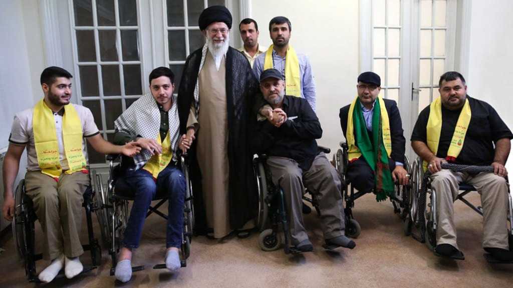  القائد يستقبل جرحى حزب الله