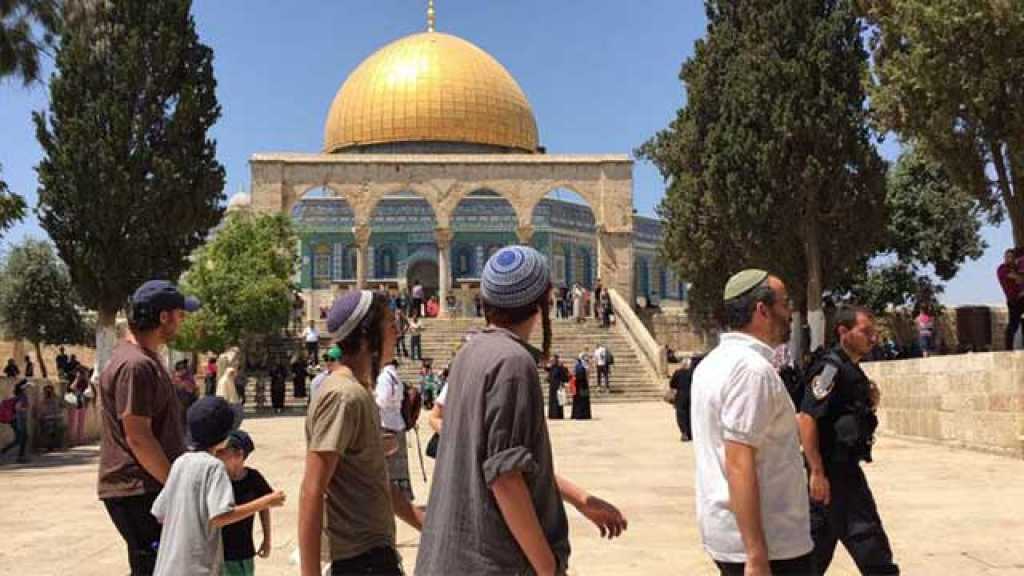 مستوطنون وجنود صهاينة يقتحمون المسجد الأقصى