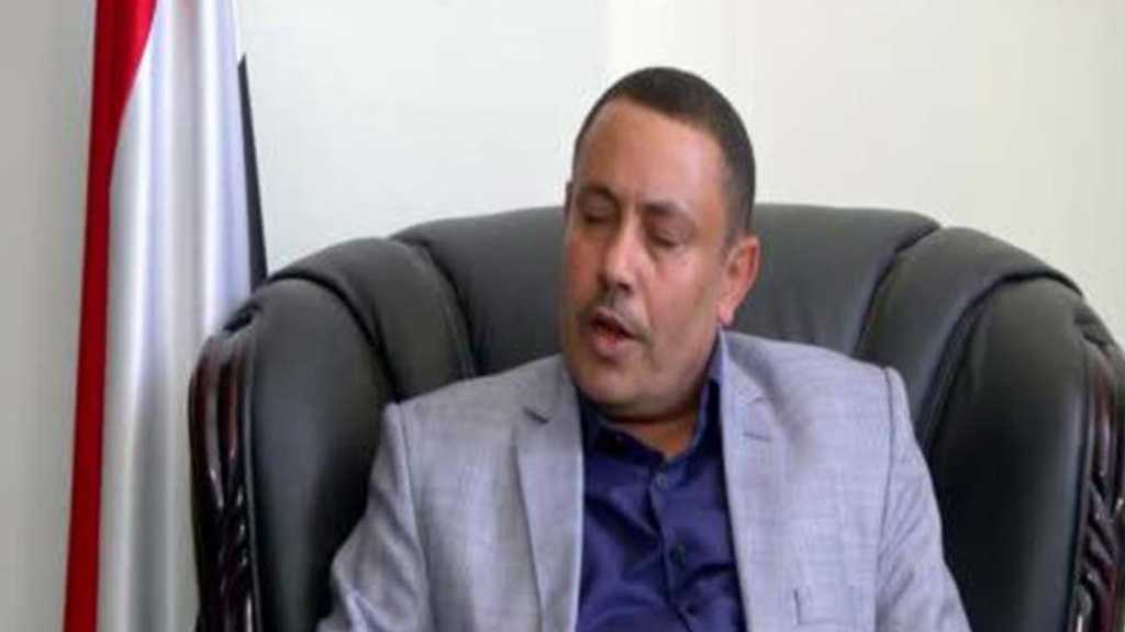 بالفيديو: وزير الاعلام اليمني الهارب إلى السعودية.. أول ظهوره حذاء على وجهه