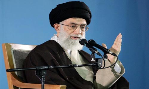 الإمام الخامنئي: علينا أن نتمتع بجهوزية عسكرية عالية أمام تهديدنا بالتدخل العسكري