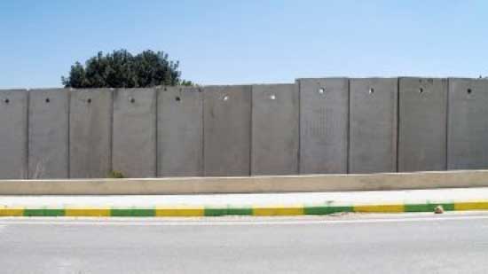 جدار اسمنتي قرب الحدود اللبنانية-الفلسطينية ’اسرائيل’ تبني جداراً بين مستوطنة حانيتا والحدود اللبنانية لمنع تسلل عناصر حزب الله