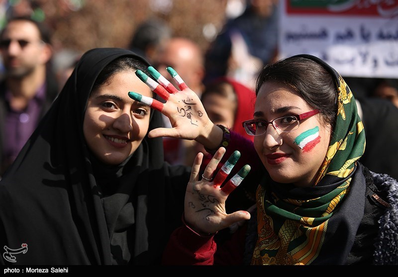 طوفان بشري يجوب محافظات إيران إحياءً للذكرى الـ39 لانتصار الثورة الإسلامية