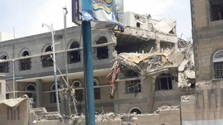 91 شهيداً وجريحاً في غارات للعدوان السعودي على مكتب رئاسة الجمهورية بصنعاء