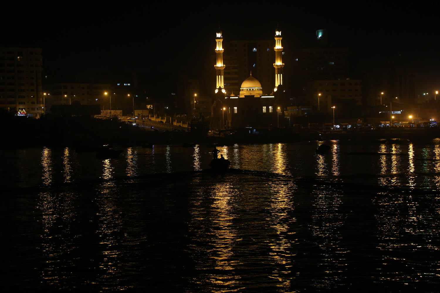 من على شاطئ غزة