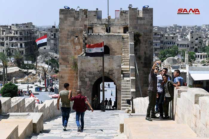 قلعة حلب تفتح أبوابها وآلاف الزوار يستعيدون ذكرياتهم فيها