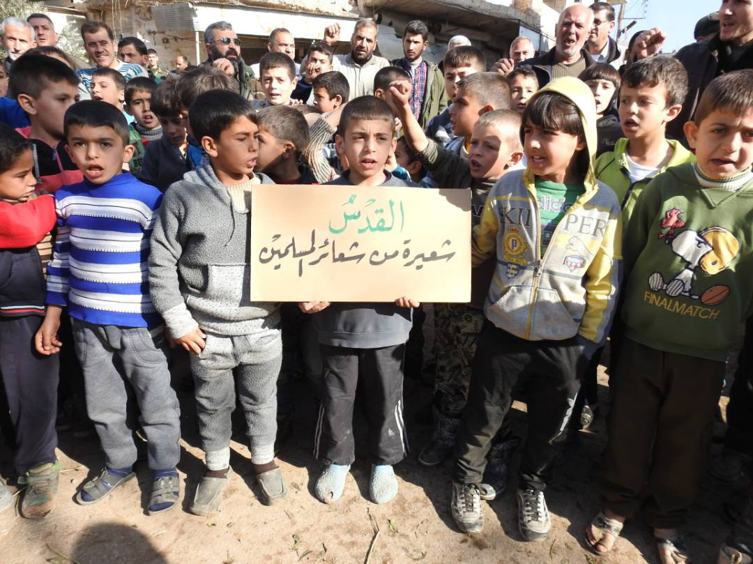 أهالي الفوعة وكفريا المحاصرين يقيمون وقفة تضامنية مع القدس
