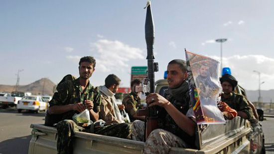 الجيش اليمني يسيطر بمساندة الحشد الشعبي على أحد أهم المعسكرات في مدينة مأرب ويطارد المسلحين في لحج