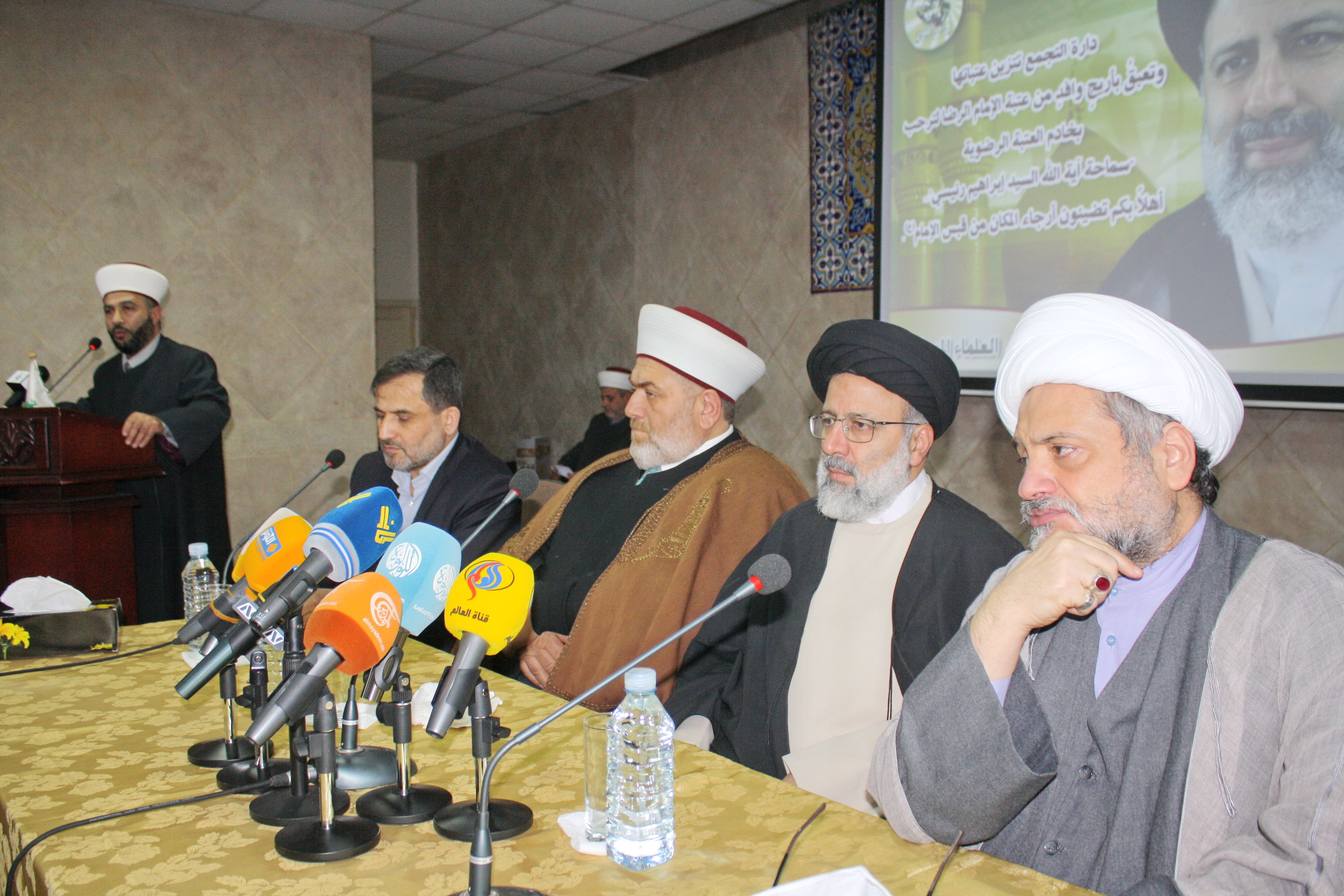 تجمع العلماء المسلمين كرّم سادن العتبة الرضوية المقدسة آية الله رئيسي